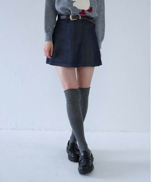 Uenui（ウニュイ）の「denim pleated mini skirt（スカート・レディース・インディゴブルー/ブラック・S/M）」の3枚目の写真