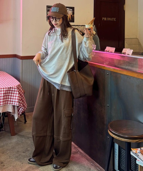 classicalelf(クラシカルエルフ)の「《marina×クラシカルエルフコラボ》トレンド感のあるワイドシルエット、大人の抜け感を演出♪裏毛スウェットカーゴパンツ(スウェットパンツ・レディース・チャコール/ブラウン/アイボリー・X-LARGE/SMALL/MEDIUM/LARGE)」の14枚目の写真