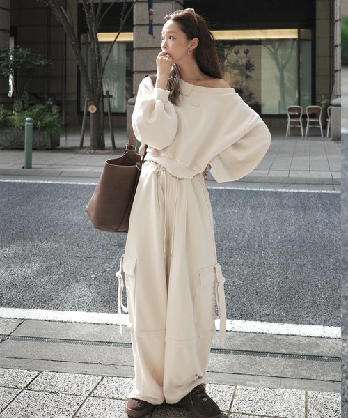 classicalelf(クラシカルエルフ)の「《marina×クラシカルエルフコラボ》トレンド感のあるワイドシルエット、大人の抜け感を演出♪裏毛スウェットカーゴパンツ(スウェットパンツ・レディース・チャコール/ブラウン/アイボリー・X-LARGE/SMALL/MEDIUM/LARGE)」の4枚目の写真