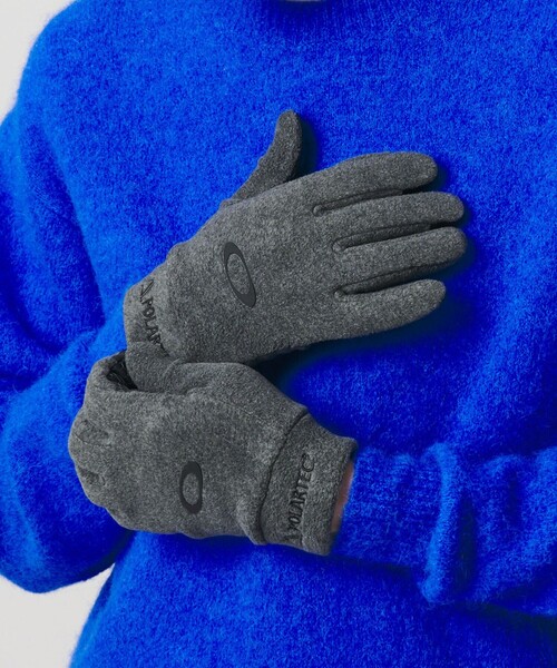 OAKLEY(オークリー)の「<OAKLEY>ESSENTIAL WARM GLOVE POLAR 手袋(手袋・メンズ・ダークグレー/ブラック・M)」の4枚目の写真