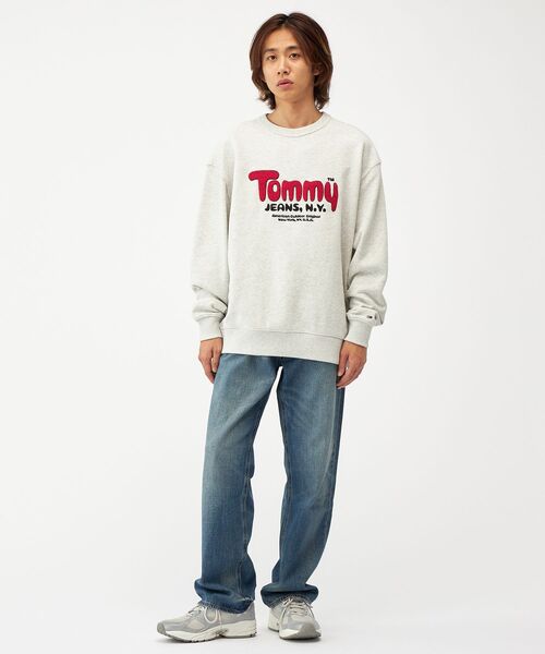 tommy jeans(トミー ジーンズ)の「リラックスブークレロゴスウェット(スウェット・メンズ・ライトグレー/ワイン系・LARGE/X-LARGE/MEDIUM/SMALL)」の5枚目の写真