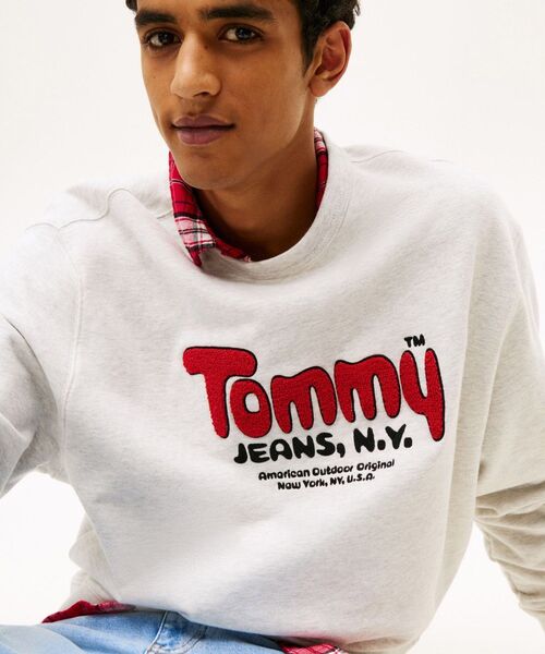 tommy jeans(トミー ジーンズ)の「リラックスブークレロゴスウェット(スウェット・メンズ・ライトグレー/ワイン系・LARGE/X-LARGE/MEDIUM/SMALL)」の19枚目の写真