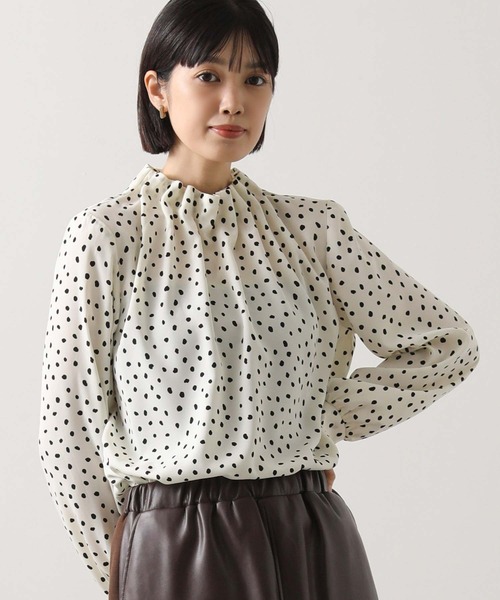 Gready Brilliant（グレディブリリアン）の「タックハイネックフリルブラウス（シャツ/ブラウス・レディース・アイボリー/ホワイト×ブラック/ネイビー系・38）」の3枚目の写真