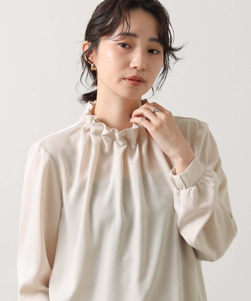 Gready Brilliant（グレディブリリアン）の「タックハイネックフリルブラウス（シャツ/ブラウス・レディース・アイボリー/ホワイト×ブラック/ネイビー系・38）」の2枚目の写真