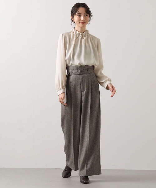 Gready Brilliant（グレディブリリアン）の「タックハイネックフリルブラウス（シャツ/ブラウス・レディース・アイボリー/ホワイト×ブラック/ネイビー系・38）」の4枚目の写真