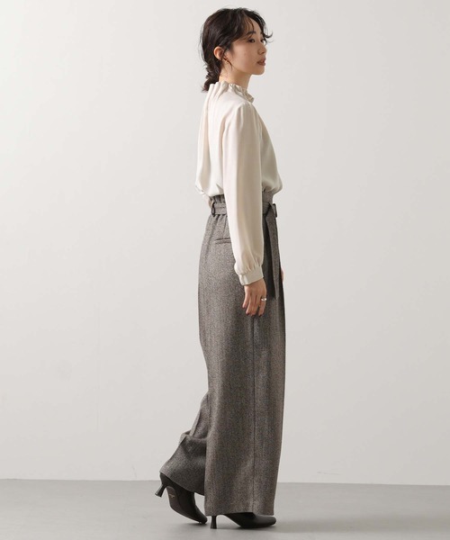 Gready Brilliant（グレディブリリアン）の「タックハイネックフリルブラウス（シャツ/ブラウス・レディース・アイボリー/ホワイト×ブラック/ネイビー系・38）」の5枚目の写真