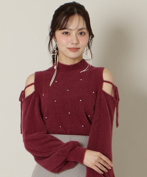 WILLSELECTION（ウィルセレクション）の「パールビジューフェザーニットトップス（ニット/セーター・レディース・オフホワイト/ブルー/ブラック/ボルドー・FREE）」の4枚目の写真