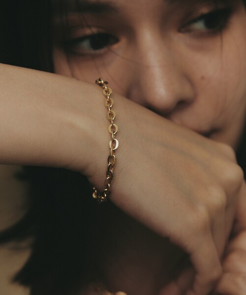 COCOSHNIK（ココシュニック）の「K18中空フラットアズキチェーン ブレスレットL（ブレスレット・レディース・イエローゴールド・17）」の8枚目の写真