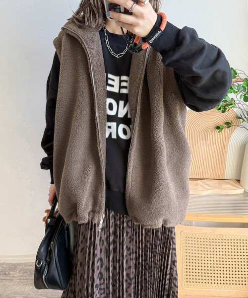 CURA CLOSET(キュラ クローゼット)の「【ema.217 select】ダブルジップボアベスト(ベスト・レディース・モカ/チャコールグレー/アイボリー/ブラック・フリー)」の4枚目の写真