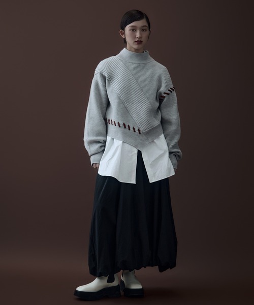 UN3D.（アンスリード）の「【UN3D./アンスリード】《STUDIOUS別注》Asymmetrical Stitch Rib knit/アシンメトリカルステッチリブニット（ニット/セーター・レディース・グレー/ブラック・FREE）」の3枚目の写真