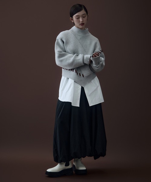 UN3D.（アンスリード）の「【UN3D./アンスリード】《STUDIOUS別注》Asymmetrical Stitch Rib knit/アシンメトリカルステッチリブニット（ニット/セーター・レディース・グレー/ブラック・FREE）」の4枚目の写真