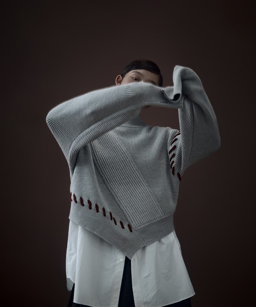 UN3D.（アンスリード）の「【UN3D./アンスリード】《STUDIOUS別注》Asymmetrical Stitch Rib knit/アシンメトリカルステッチリブニット（ニット/セーター・レディース・グレー/ブラック・FREE）」の11枚目の写真