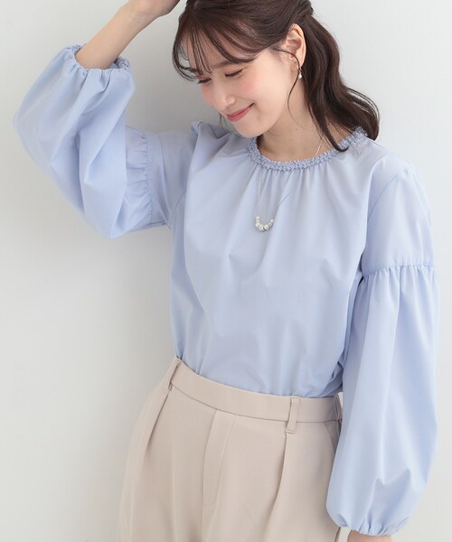 SHOO・LA・RUE(シューラルー)の「【洗濯機可/S-LL】ふんわりとしたお袖が愛らしい ジレスタイルに合うブラウス(シャツ/ブラウス・レディース・ライトブルー/オフホワイト・01/02/04/03)」の2枚目の写真