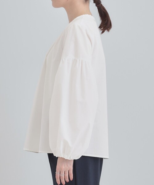 SHOO・LA・RUE(シューラルー)の「【洗濯機可/S-LL】ふんわりとしたお袖が愛らしい ジレスタイルに合うブラウス(シャツ/ブラウス・レディース・ライトブルー/オフホワイト・01/02/04/03)」の12枚目の写真
