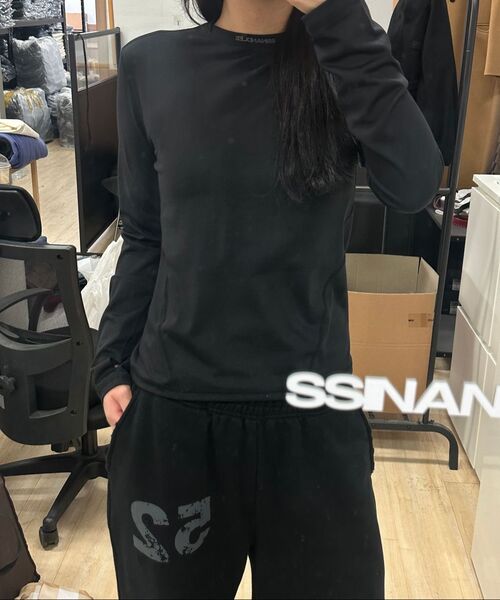 SSIN AND LEE(シンアンドリー)の「(W) アクティブロングスリーブジャージトップ ブラック(Tシャツ/カットソー・レディース・その他・F)」の4枚目の写真