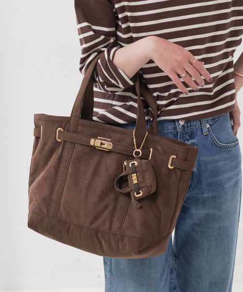 journal standard L'essage（ジャーナルスタンダードレサージュ）の「《追加2》別注【SITA PARANTICA】スエードライク チャームツキトートM（トートバッグ・レディース・ブラウン系その他・FREE）」の4枚目の写真