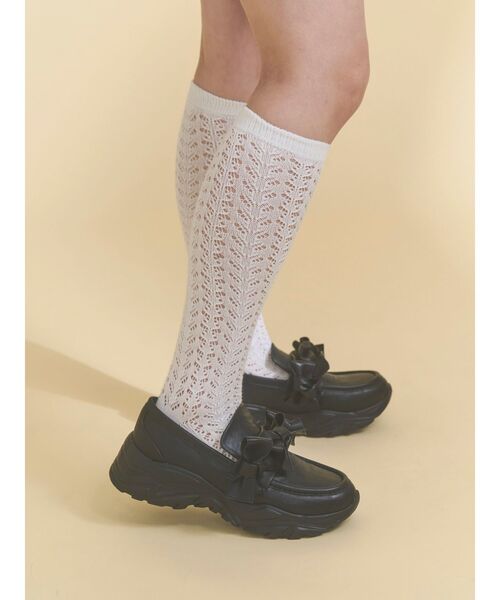 merry jenny（メリージェニー）の「ribbonプラットフォームスニーカー（スニーカー・レディース・ブラック/アイボリー・LARGE/MEDIUM）」の2枚目の写真