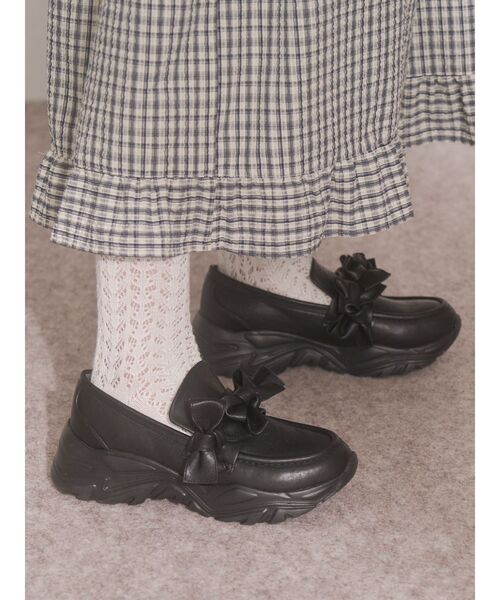 merry jenny（メリージェニー）の「ribbonプラットフォームスニーカー（スニーカー・レディース・ブラック/アイボリー・LARGE/MEDIUM）」の9枚目の写真