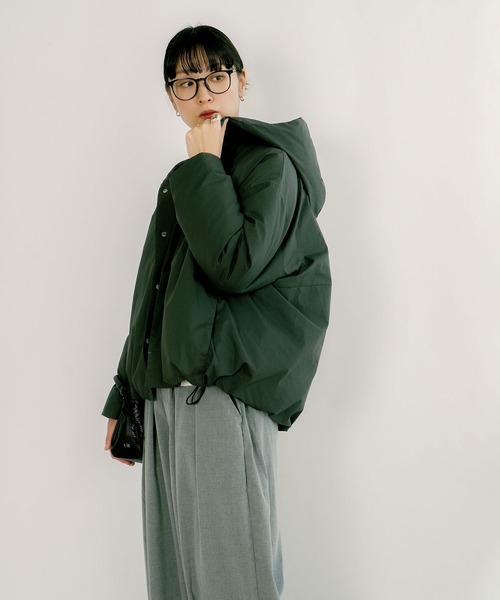 solamonat poche(ソラモナポッシェ)の「ばさっとフードダウンジャケット(ダウンジャケット/コート・レディース・グレイッシュベージュ/ブラック/スミクロ/カーキ・2.0)」の1枚目の写真