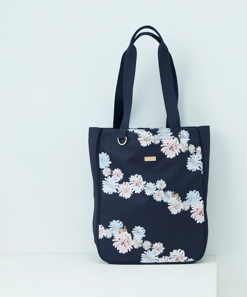 PAUL & JOE ACCESSOIRES（ポールアンドジョーアクセソワ）の「PAUL & JOE ACCESSOIRES (ポール＆ジョーアクセソワ)タテ型トートバッグ A4対応 PJA-B1357 クリザンテーム＆ヌネット（トートバッグ・レディース・ピンク/ミント/ネイビー・FREE）」の2枚目の写真
