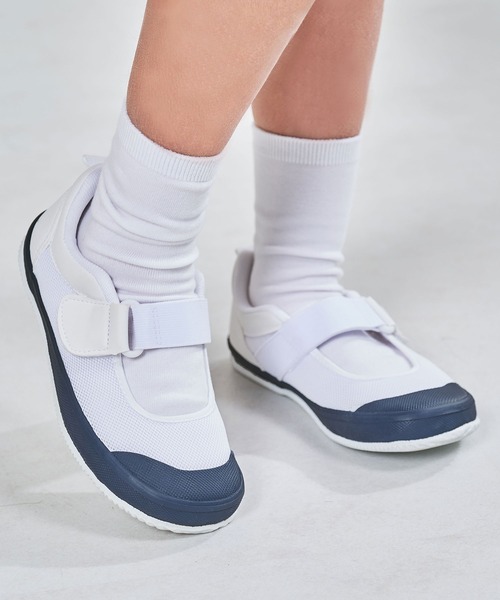 ORiental TRaffic（オリエンタルトラフィック）の「＼ 上履き ／ゴム ストラップ スクール シューズ /K-533（パンプス・キッズ・ブルー/ホワイト/パープル/ネイビー・16.0cm/16.5cm/17.0cm/17.5cm/18.0cm/18.5cm/19.0cm/19.5cm/20.0cm/20.5cm/21.0cm/21.5㎝/22.0cm）」の3枚目の写真