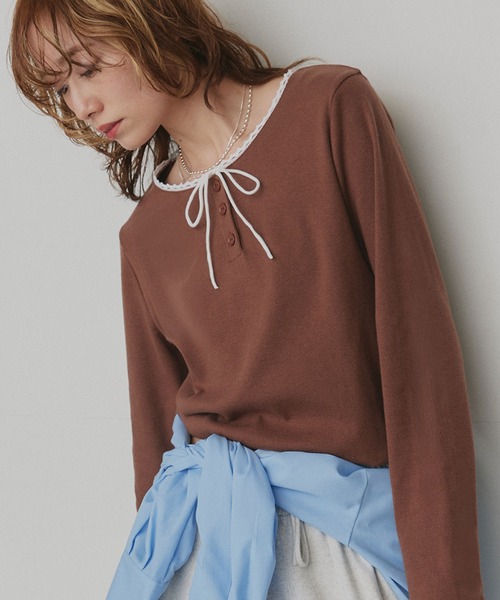 ad thie(アドティエ)の「ネックレース リボンデザイン リブトップス(Tシャツ/カットソー・レディース・ブラウン/ベージュ系/ブラック/オフホワイト・MEDIUM/LARGE)」の1枚目の写真