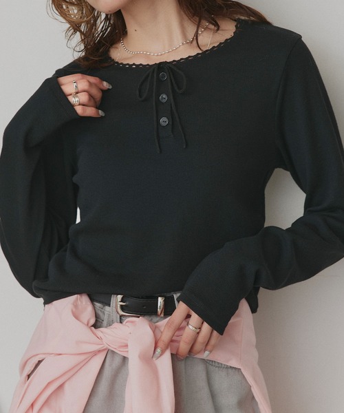 ad thie(アドティエ)の「ネックレース リボンデザイン リブトップス(Tシャツ/カットソー・レディース・ブラウン/ベージュ系/ブラック/オフホワイト・MEDIUM/LARGE)」の3枚目の写真