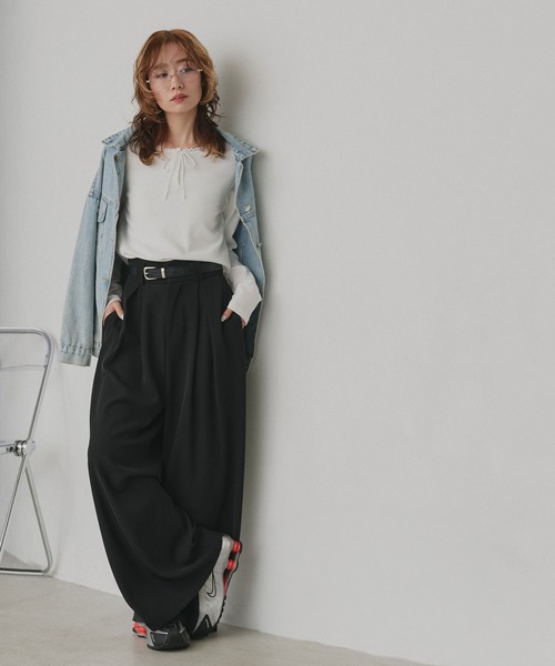 ad thie(アドティエ)の「ネックレース リボンデザイン リブトップス(Tシャツ/カットソー・レディース・ブラウン/ベージュ系/ブラック/オフホワイト・MEDIUM/LARGE)」の6枚目の写真