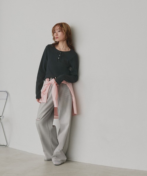 ad thie(アドティエ)の「ネックレース リボンデザイン リブトップス(Tシャツ/カットソー・レディース・ブラウン/ベージュ系/ブラック/オフホワイト・MEDIUM/LARGE)」の13枚目の写真