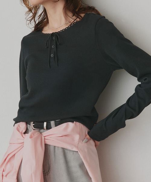 ad thie(アドティエ)の「ネックレース リボンデザイン リブトップス(Tシャツ/カットソー・レディース・ブラウン/ベージュ系/ブラック/オフホワイト・MEDIUM/LARGE)」の16枚目の写真