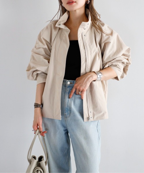 Bonjour Sagan（ボンジュールサガン）の「撥水スタンドネックマウンテンパーカー（マウンテンパーカー・レディース・ベージュ/ライトベージュ/カーキ・FREE）」の2枚目の写真