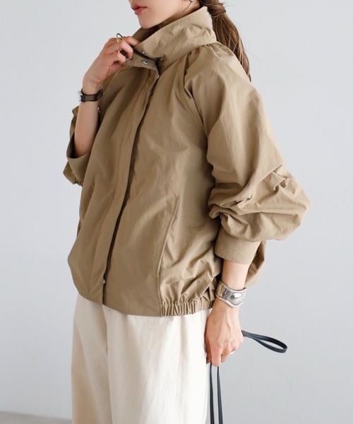 Bonjour Sagan（ボンジュールサガン）の「撥水スタンドネックマウンテンパーカー（マウンテンパーカー・レディース・ベージュ/ライトベージュ/カーキ・FREE）」の8枚目の写真