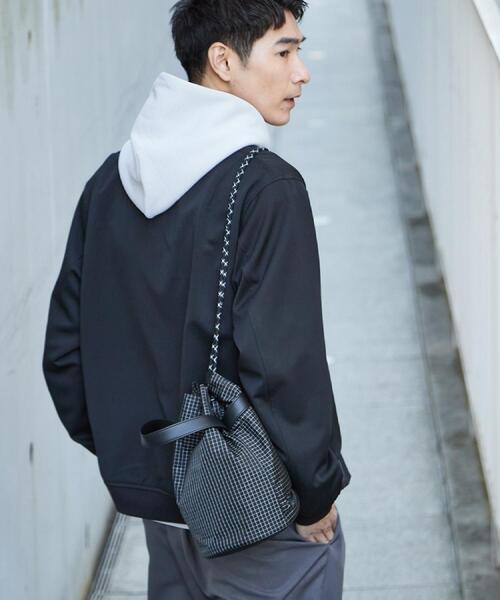 THE SHOP TK (ザ ショップ ティーケー )の「ツイル2WAY 巾着バッグ(ショルダーバッグ・メンズ・ブラック/ブラック系1/ダークグレー・00)」の4枚目の写真