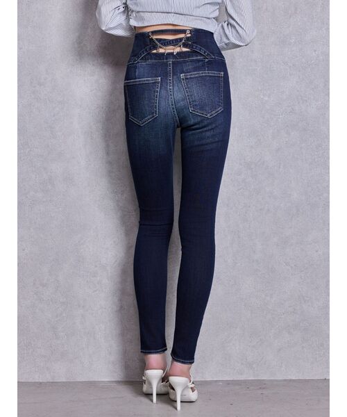 GYDA（ジェイダ）の「ハイウエストボタンBACKカーブクロスGYDA chainスキニーデニムパンツ（デニムパンツ・レディース・インディゴブルー/ライトブルー・MEDIUM/SMALL/X-SMALL）」の2枚目の写真