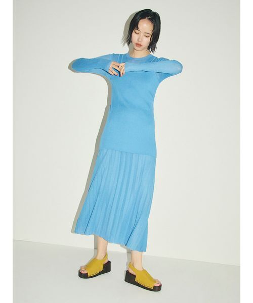 Mila Owen(ミラオーウェン)の「シアーニットワンピース(ワンピース・レディース・ブラック/ホワイト/ブルー・0/1)」の11枚目の写真