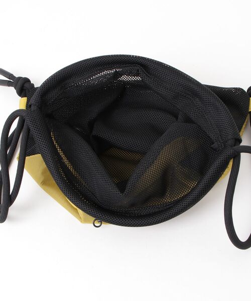KEEN（キーン）の「MESH NYLON KNAPSACK / メッシュ ナイロン ナップサック（バックパック/リュック・メンズ・イエロー系その他・OS）」の4枚目の写真