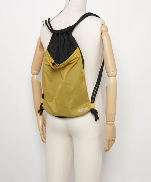KEEN（キーン）の「MESH NYLON KNAPSACK / メッシュ ナイロン ナップサック（バックパック/リュック・メンズ・イエロー系その他・OS）」の5枚目の写真