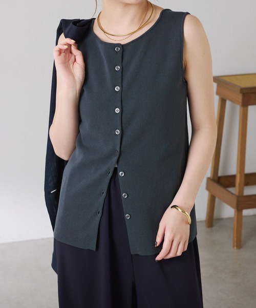 COLLAGE GALLARDAGALANTE（コラージュガリャルダガランテ）の「ドライコットンノースリニット/セットアップ可/アンサンブル可（ニット/セーター・レディース・チャコールグレー/レモンイエロー/ホワイト・FREE）」の2枚目の写真