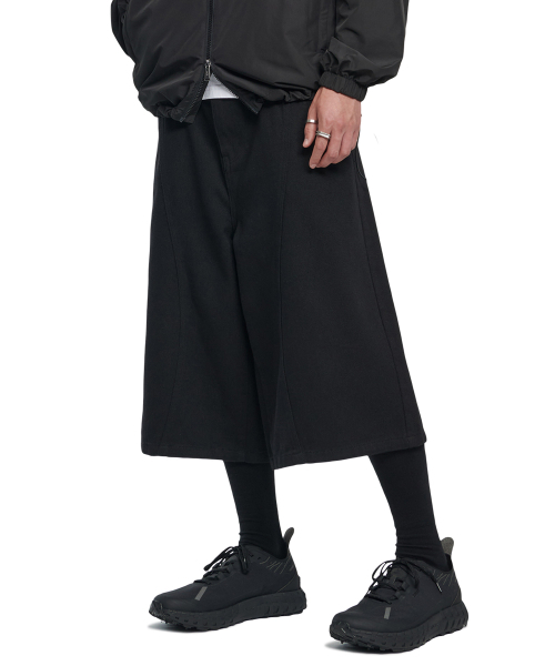 NOMANUAL(NOMANUAL)の「I.L BERMUDA PANTS - BLACK(その他パンツ・レディース・その他・SMALL/MEDIUM/LARGE/X-LARGE)」の1枚目の写真