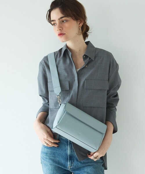 LOWELL things（ロウェル　シングス）の「Stri/レザークロスボディバッグ（ボディバッグ/ウエストポーチ・レディース・ブラック/ライトブルー/アイボリー・フリー）」の3枚目の写真