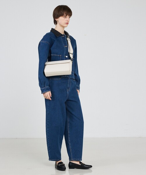 LOWELL things（ロウェル　シングス）の「Stri/レザークロスボディバッグ（ボディバッグ/ウエストポーチ・レディース・ブラック/ライトブルー/アイボリー・フリー）」の6枚目の写真