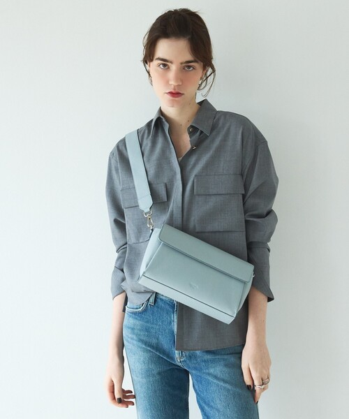 LOWELL things（ロウェル　シングス）の「Stri/レザークロスボディバッグ（ボディバッグ/ウエストポーチ・レディース・ブラック/ライトブルー/アイボリー・フリー）」の9枚目の写真