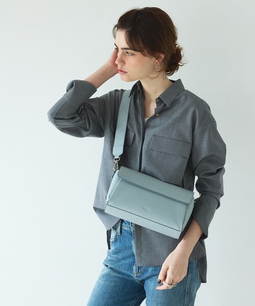 LOWELL things（ロウェル　シングス）の「Stri/レザークロスボディバッグ（ボディバッグ/ウエストポーチ・レディース・ブラック/ライトブルー/アイボリー・フリー）」の10枚目の写真