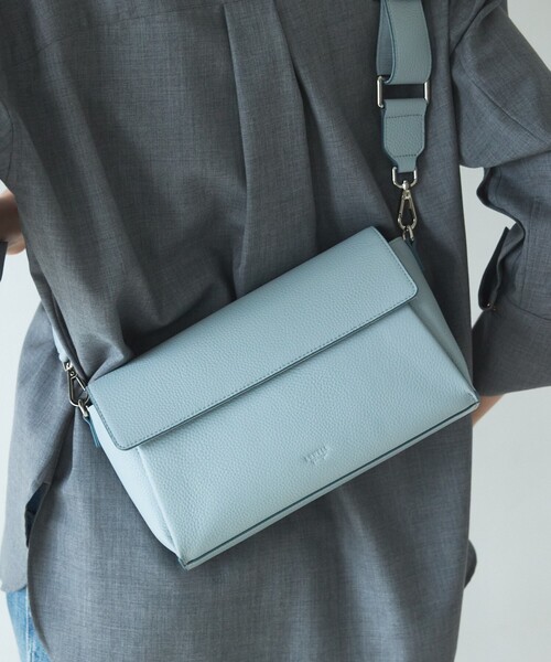 LOWELL things（ロウェル　シングス）の「Stri/レザークロスボディバッグ（ボディバッグ/ウエストポーチ・レディース・ブラック/ライトブルー/アイボリー・フリー）」の13枚目の写真