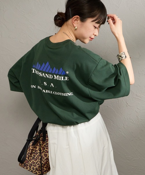 THOUSAND MILE（サウザンドマイル）の「[THOUSAND MILE/サウザンドマイル] ブランドロゴ バックプリント ショートスリーブTシャツ（Tシャツ/カットソー・レディース・ホワイト/グリーン/ブラック・M/L）」の3枚目の写真