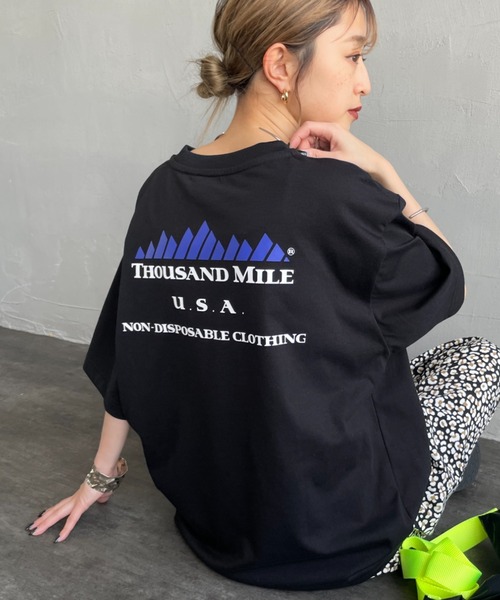 THOUSAND MILE（サウザンドマイル）の「[THOUSAND MILE/サウザンドマイル] ブランドロゴ バックプリント ショートスリーブTシャツ（Tシャツ/カットソー・レディース・ホワイト/グリーン/ブラック・M/L）」の2枚目の写真