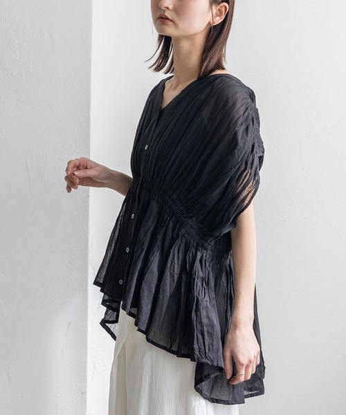 VitaFelice（ヴィータフェリーチェ）の「シアーギャザーペプラムブラウス（Tシャツ/カットソー・レディース・オフホワイト/ブラック/ライトベージュ/ロイヤルブルー・FREE）」の16枚目の写真