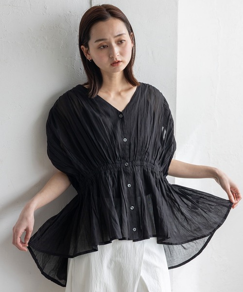 VitaFelice（ヴィータフェリーチェ）の「シアーギャザーペプラムブラウス（Tシャツ/カットソー・レディース・オフホワイト/ブラック/ライトベージュ/ロイヤルブルー・FREE）」の13枚目の写真