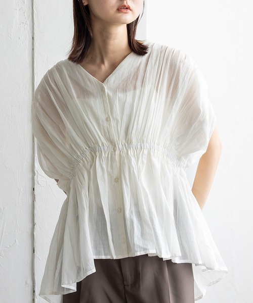 VitaFelice（ヴィータフェリーチェ）の「シアーギャザーペプラムブラウス（Tシャツ/カットソー・レディース・オフホワイト/ブラック/ライトベージュ/ロイヤルブルー・FREE）」の7枚目の写真