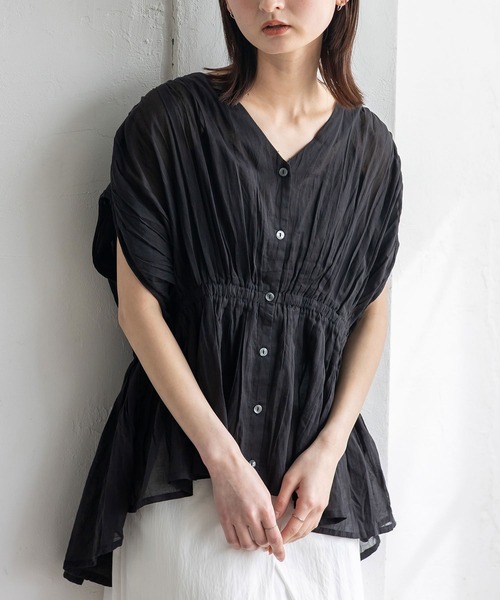 VitaFelice（ヴィータフェリーチェ）の「シアーギャザーペプラムブラウス（Tシャツ/カットソー・レディース・オフホワイト/ブラック/ライトベージュ/ロイヤルブルー・FREE）」の14枚目の写真